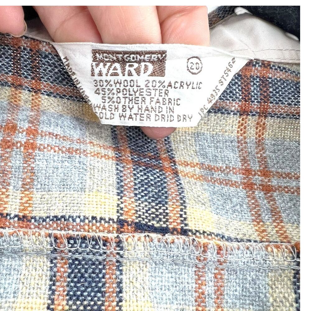Vintage 60's Montgomery Ward M-L classic long-sleeve plaid flannel shirt - Picture 3 of 4
